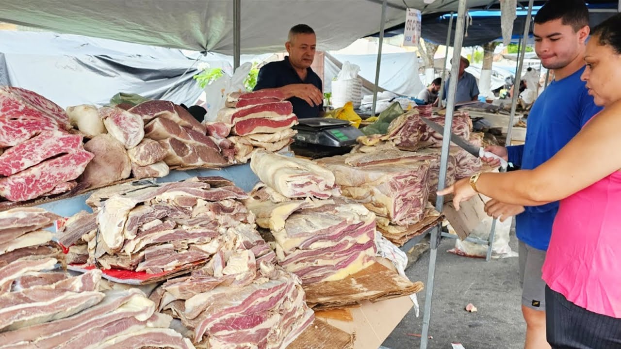 CARNE DE CHARQUE COMO VOVÊ NUNCA VIU NUMA FEIRA. ISTO É NORDESTE!