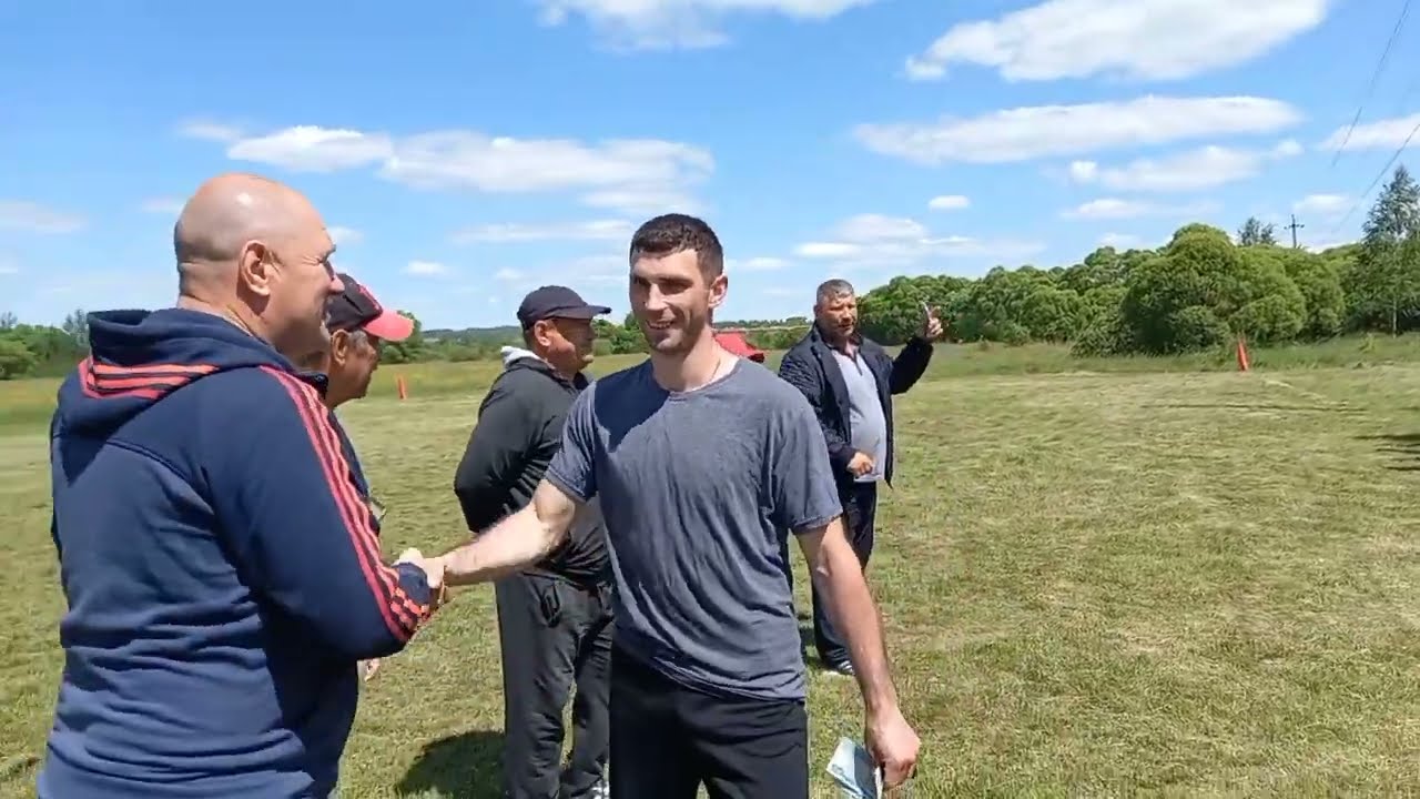 Футболть коряс Тройцянь пялькстоматне