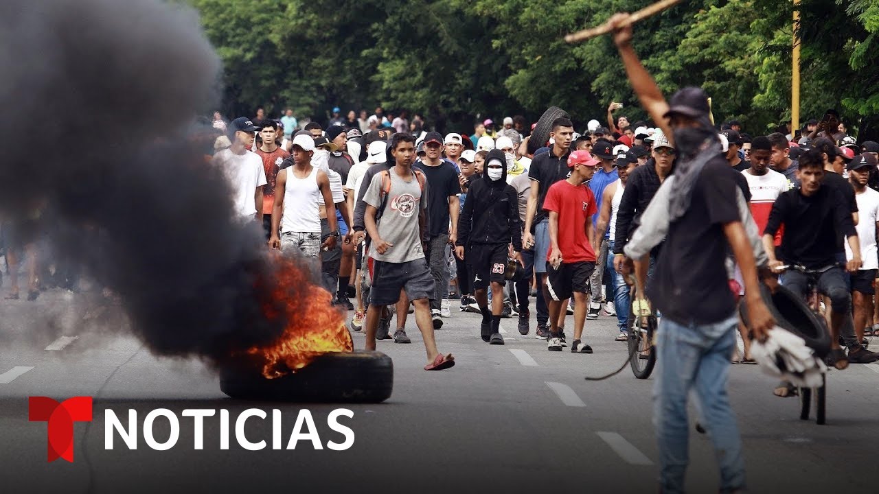 Reportan muertos y cientos de detenidos en Venezuela en las protestas | Noticias Telemundo