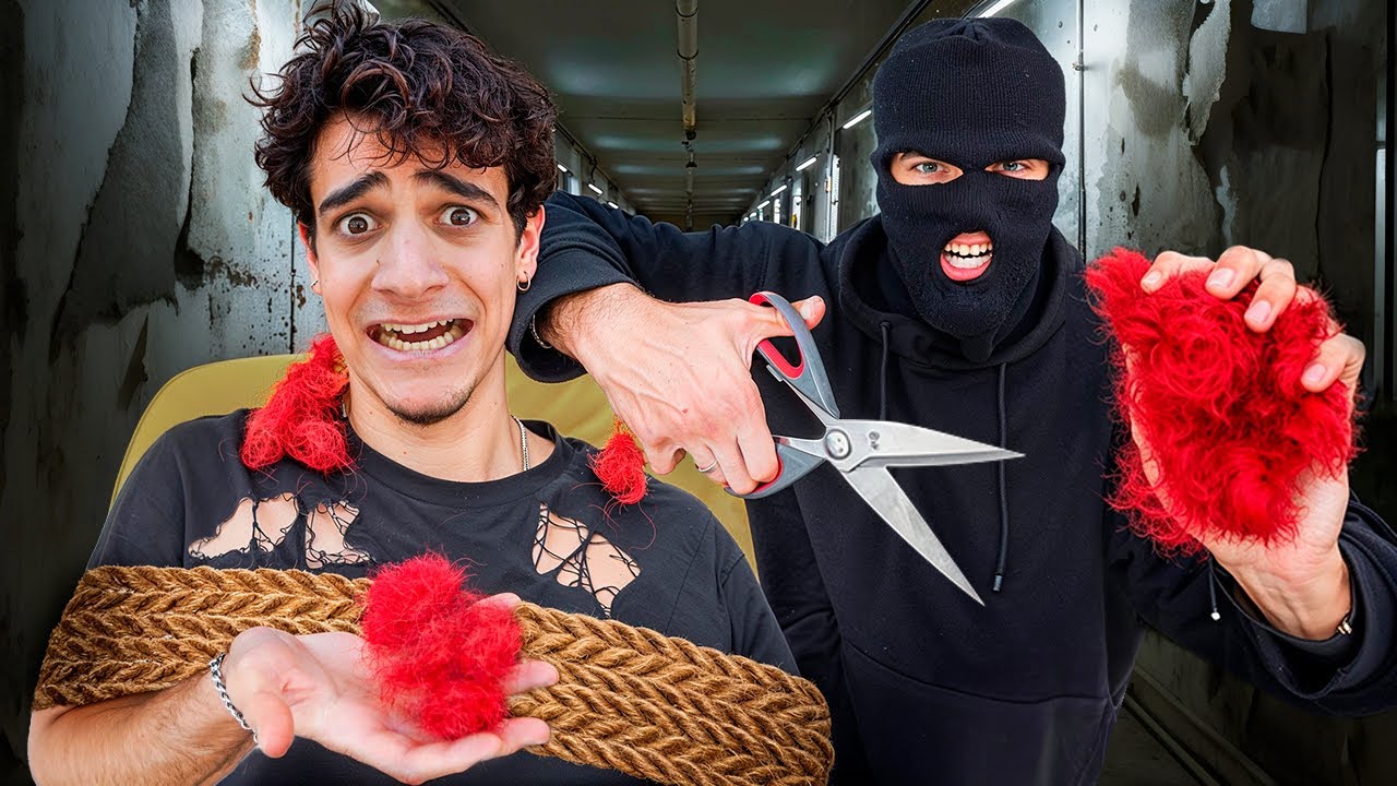 Una PERSONA MISTERIOSA me ha CORTADO el PELO! *Se Cuela en Casa*