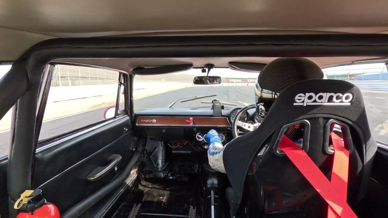 Alfa GTAm vs Alfa 75 Twin Spark @ Tsukuba