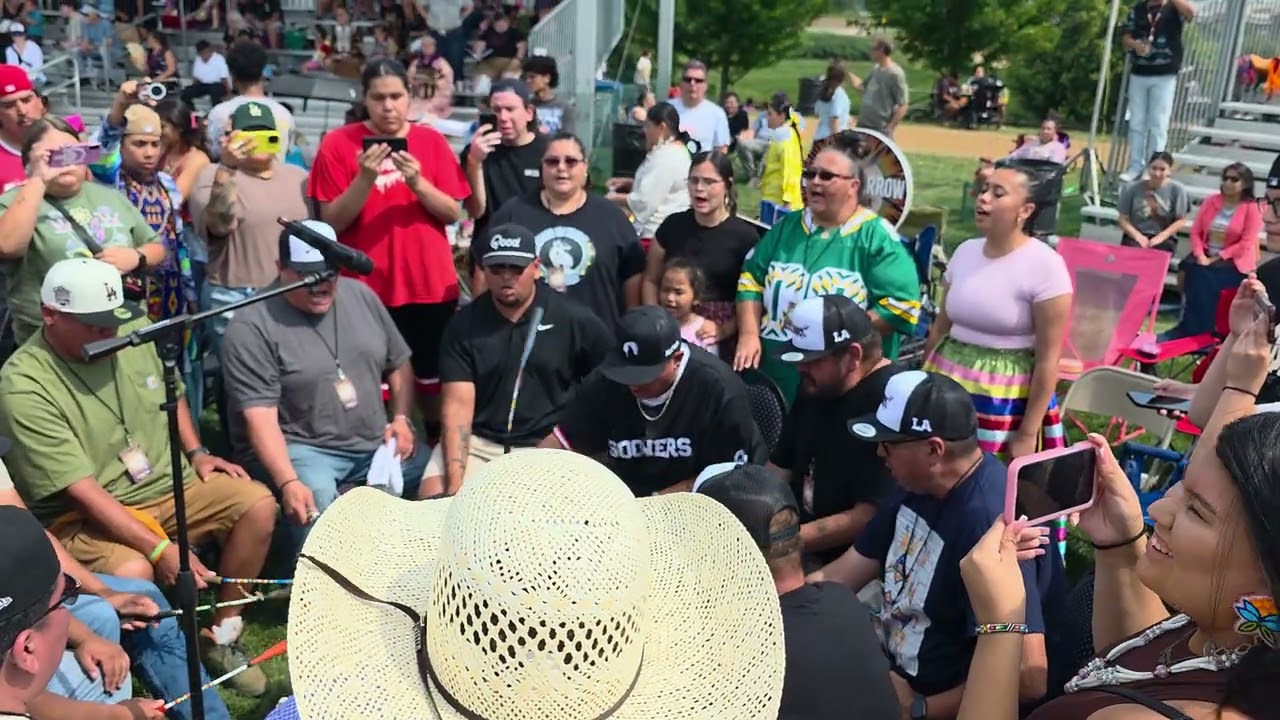 Leading Arrow Singers Shakopee powwow 2025