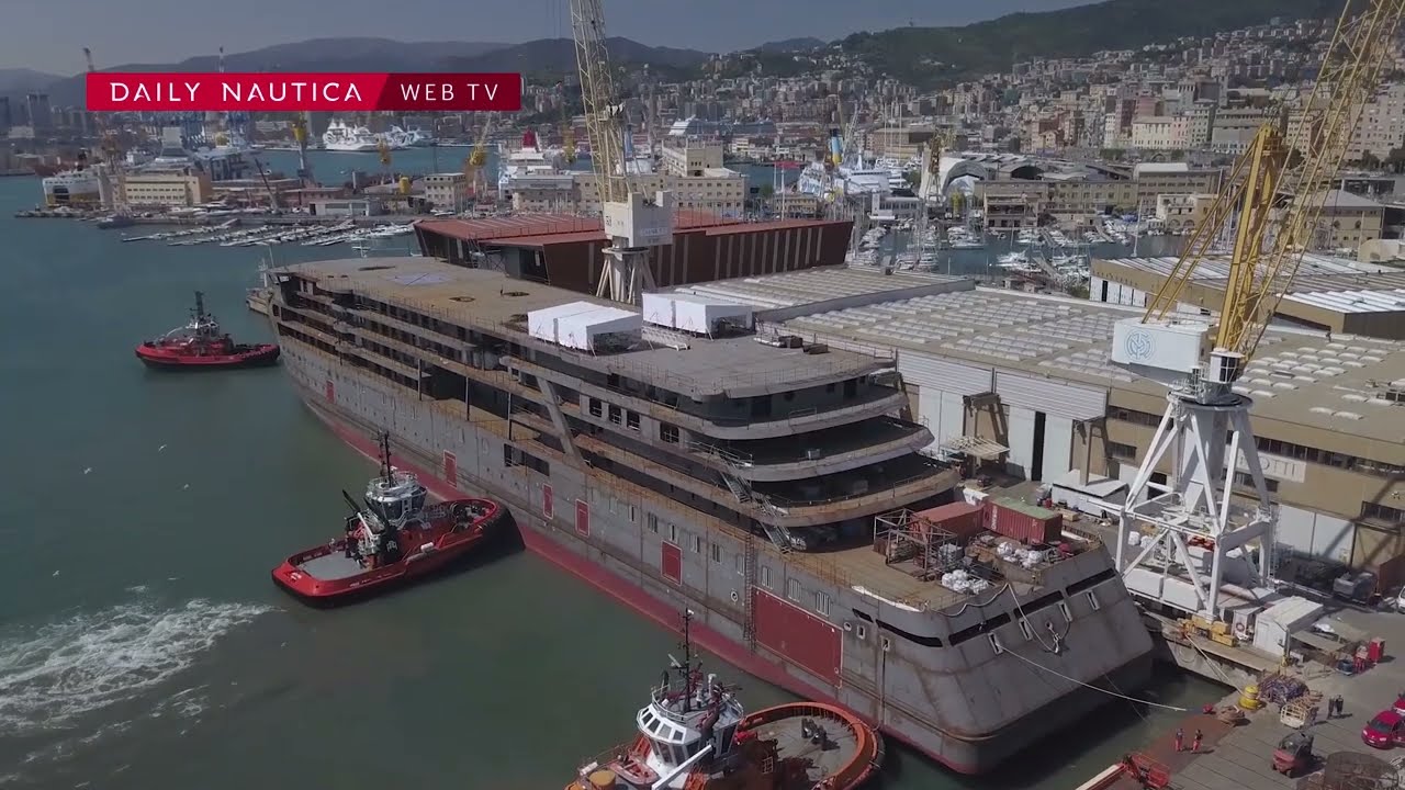 Lo scafo di Seabourn Pursuit a Genova per l’allestimento finale ai cantieri T. Mariotti