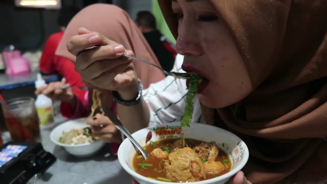 MAKAN BAKSO HABIS 100 RIBU 🔴WAYAHE MANGAN BENGI
