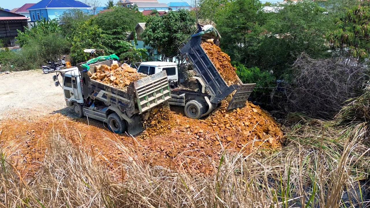 Wonderful Continue Updated Dump Truck 5T Pushing Stone Delete Mud Operator Skill Komatsu Bulldozer