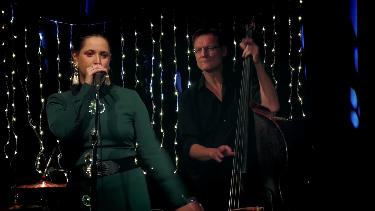 Diva Baara - Les Triplettes De Bellville  (live in Malostranská beseda)