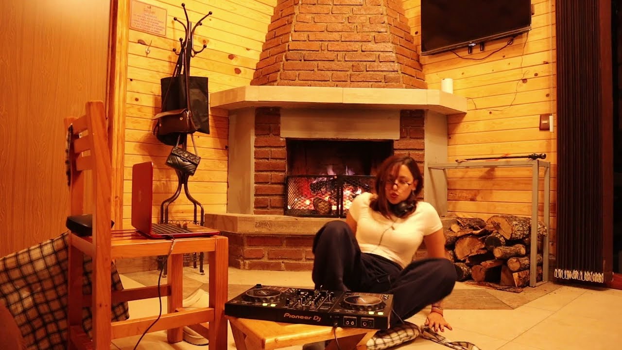 Tribal y groove Techno en la cabaña | Kaylux