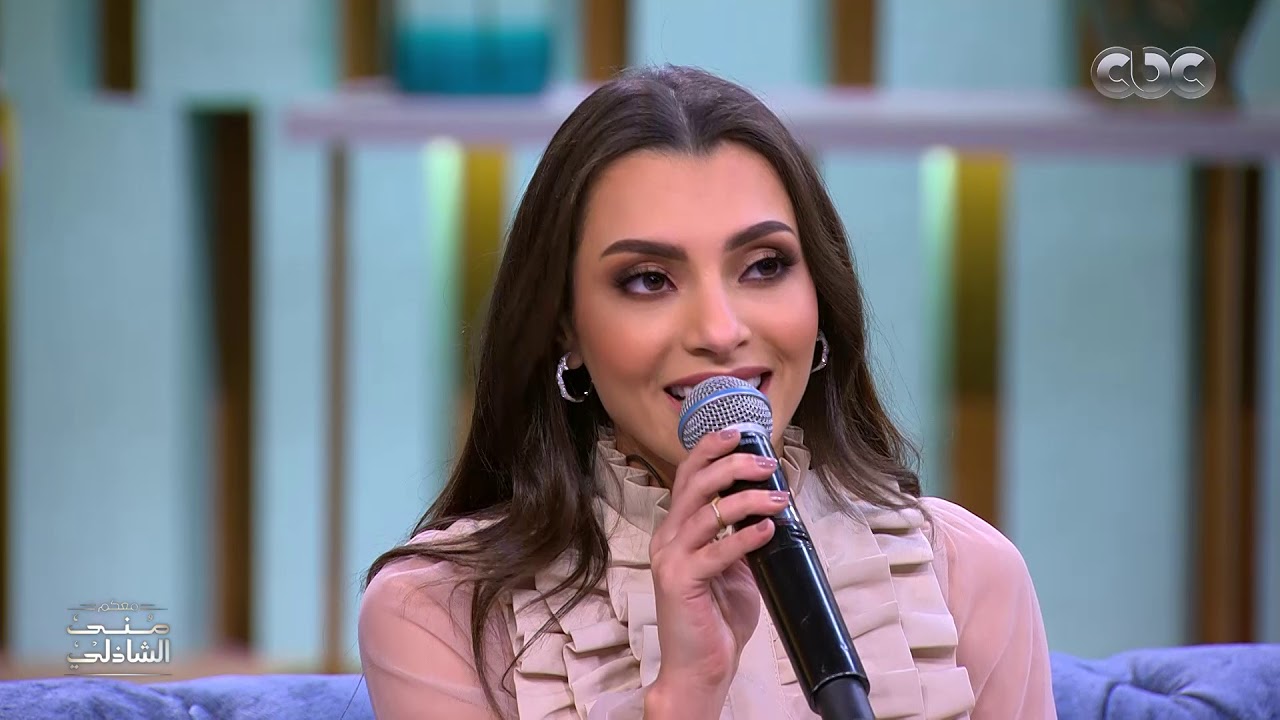 تحدي صورة في أغنية بين كارمن سليمان وزوجها مصطفى جاد في معكم منى الشاذلي