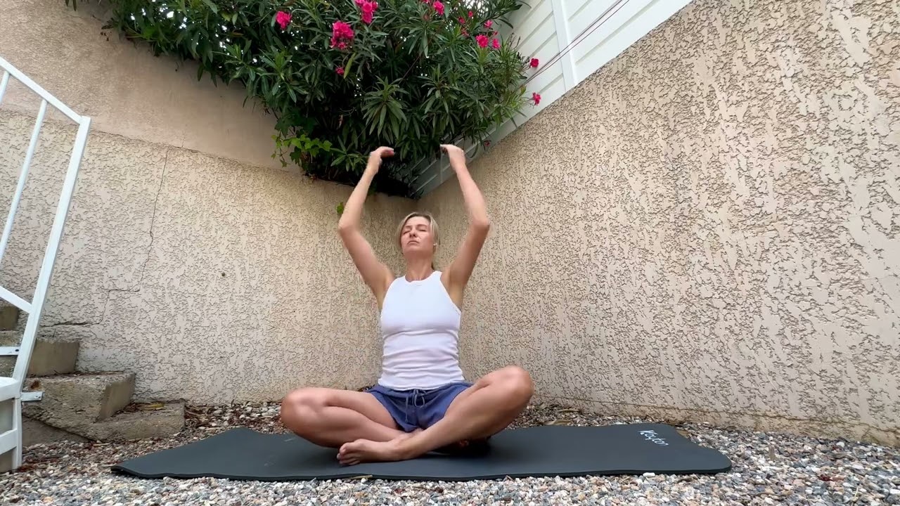 Seulement 8 minutes pour activer votre énergie. #kundaliniyoga #pratique #kriyayoga
