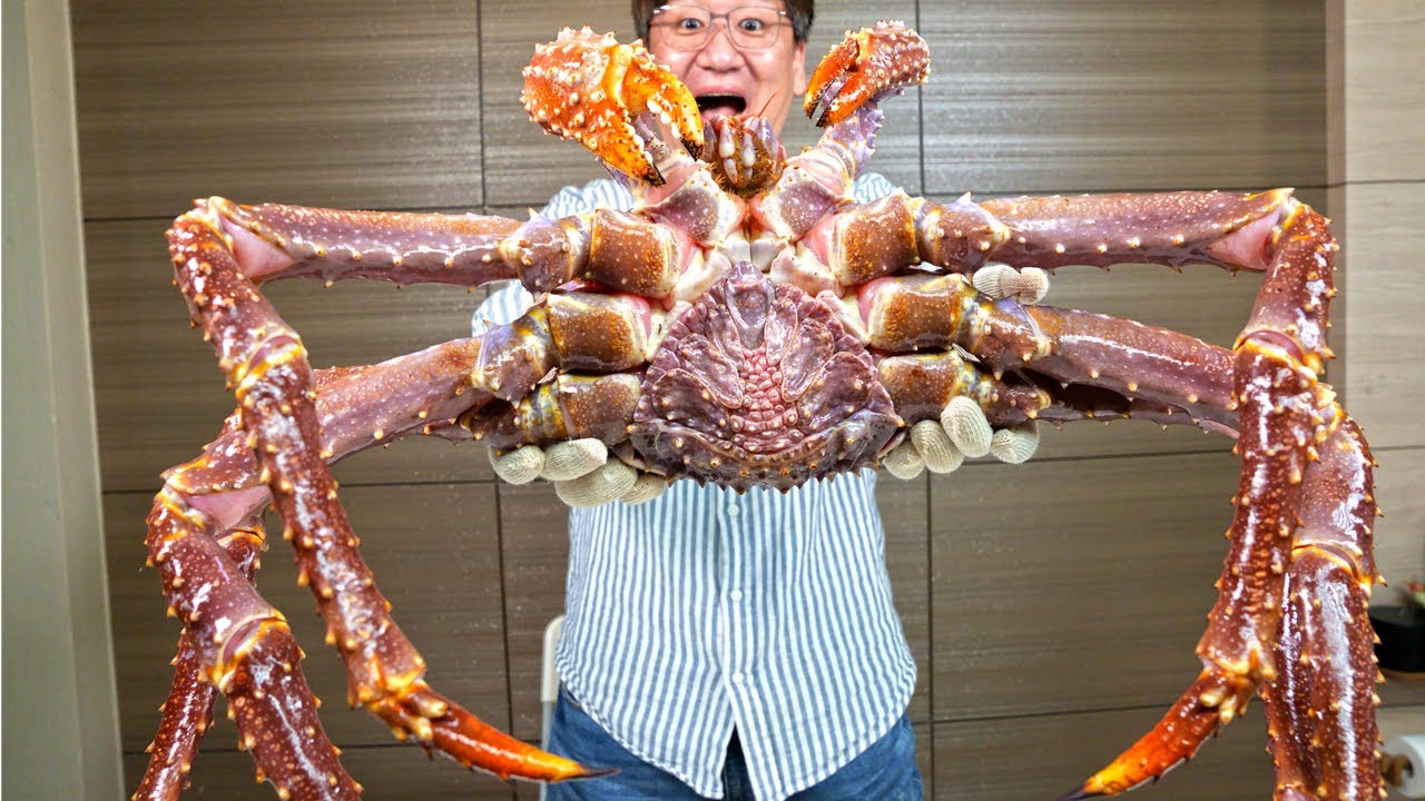 이것이 진정한 초대형 킹크랩! 등딱지를 열었는데 대박이네요~