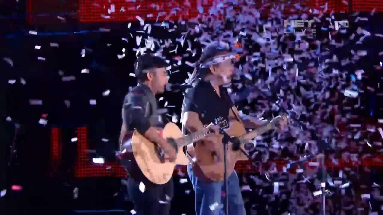 Konser Iwan Fals dan Iwan S. Manurung NET tv di Medan - Bento