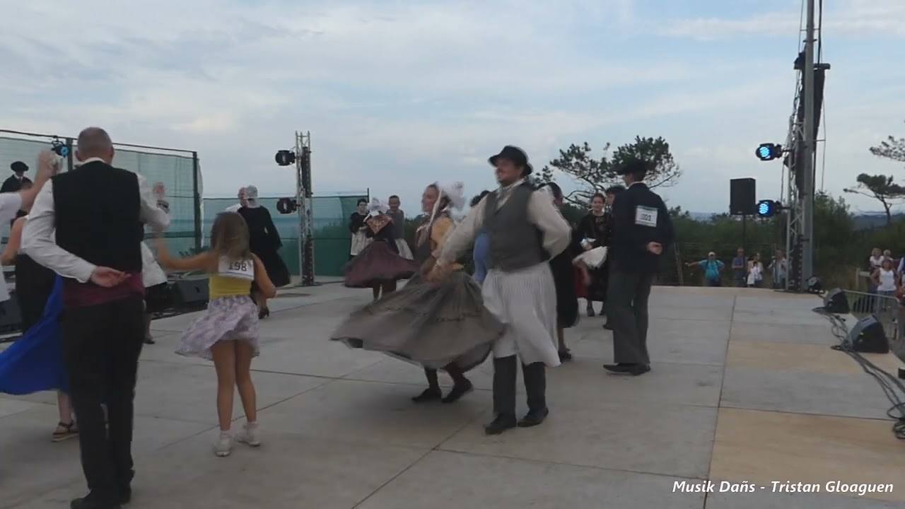 Danse Bretonne : Finale 2024 gavotte du Cap-Sizun sonnée par Bernez Breton et René Gonidec