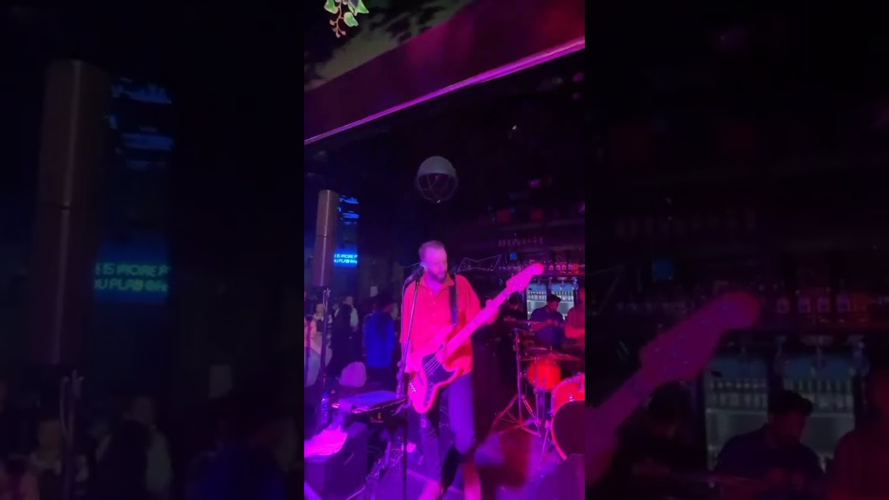 sahnelere devam ediliyor 