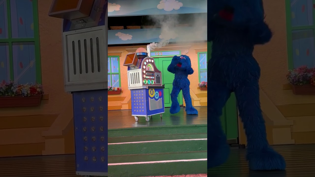 Poor Grover! Grover and his Invention at Welcome to our Street Show at Busch Gardens Tampa Bay!