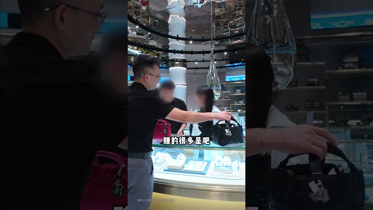 一根棒棒糖 砸碎了他最后的尊严#二奢陈哥 #vlog日常 #正能量 #反转   抖音