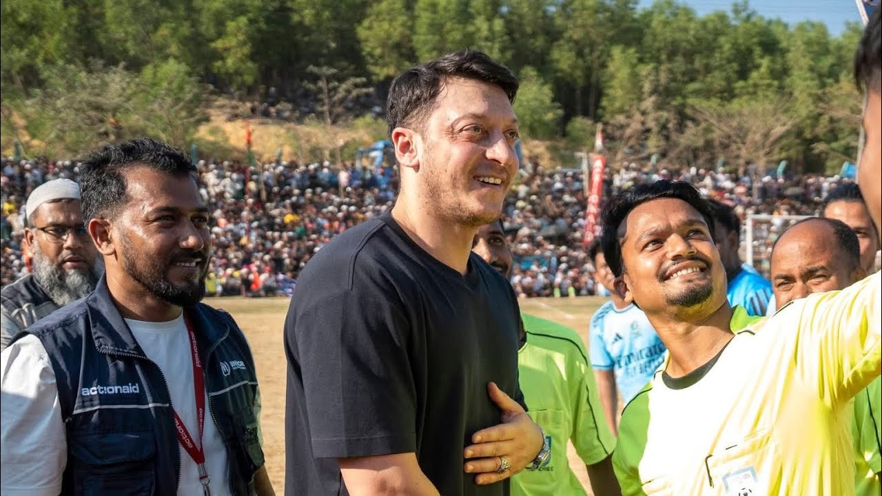Ozil plays football with Rohingyas in Cox's Bazar, joins Iftar #ozil #mesutozil #football #rohingya 