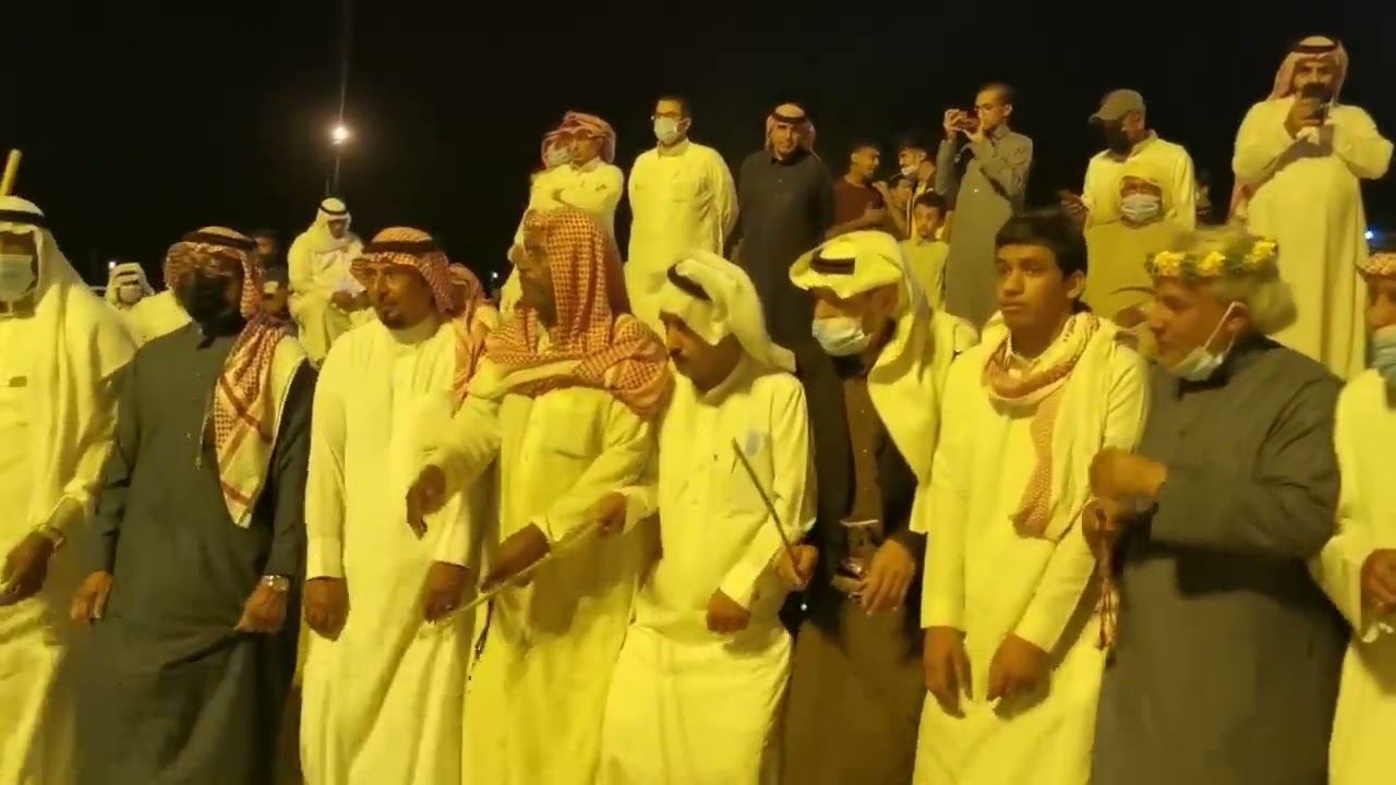 سمره بارقية على مسرح القرية التراثية بمحافظة بارق
