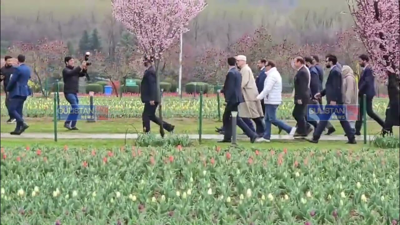 Главный министр Омар Абдулла торжественно открыл тюльпановый сад имени Индиры Ганди в Сринагаре.