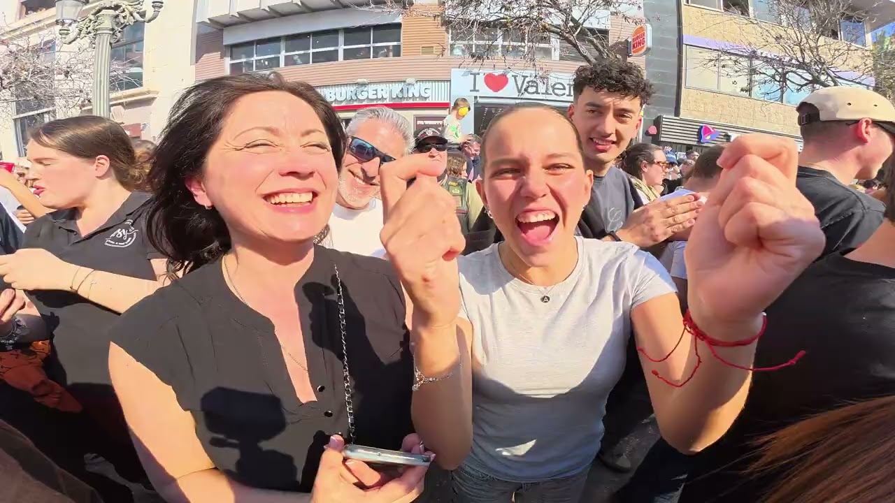 El espectacular inicio de las Fallas 2026 en Valencia | Una tradición única en España
