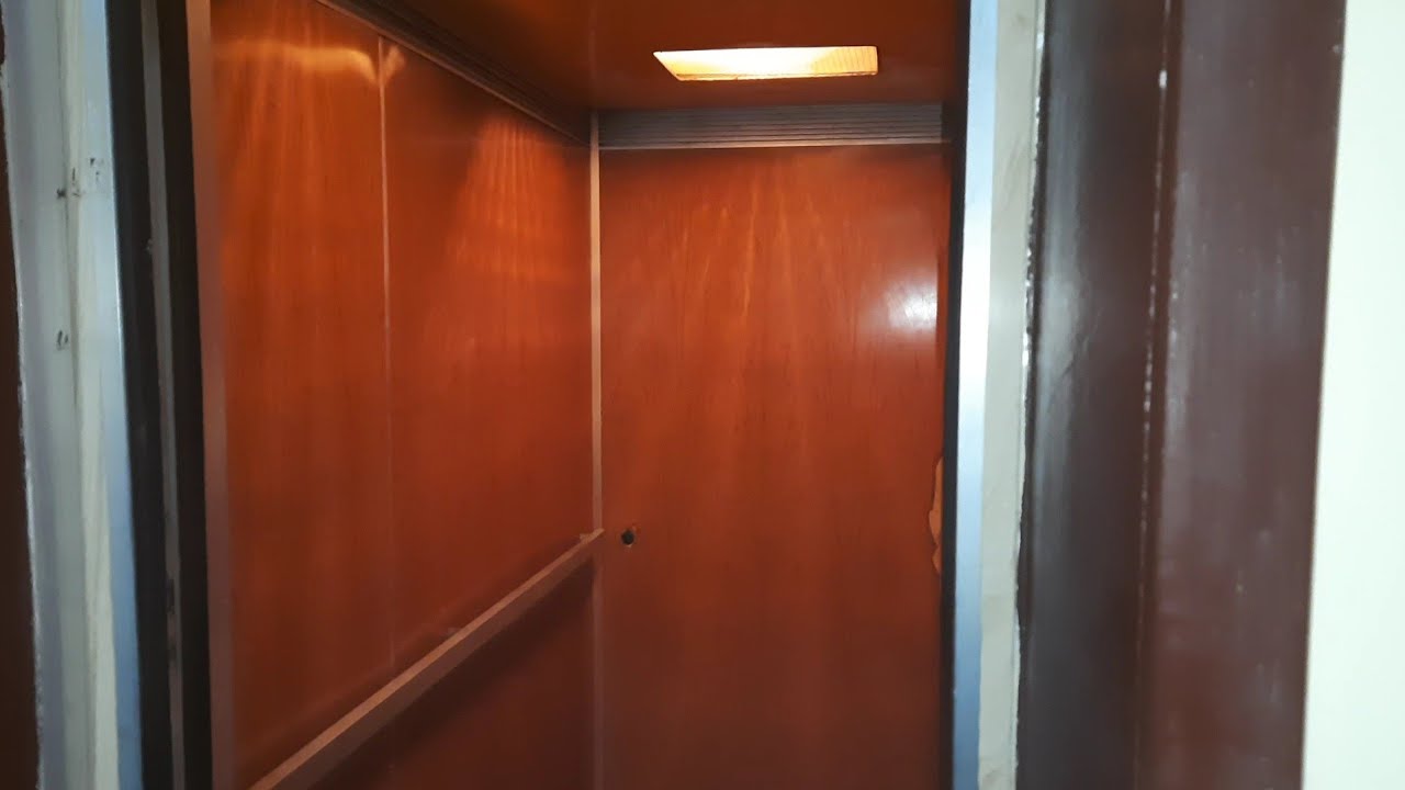 Лифты КМЗ 320 кг 1 м/с кабина сильно шатаеться и Гробовозка 500 кг 1 м/с