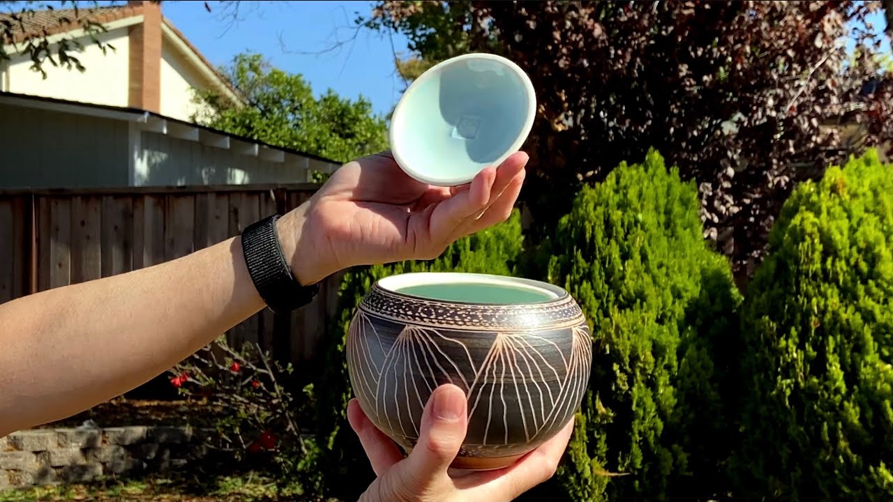538. Glazing a Sgraffito Texture Covered Jar with Hsin-Chuen Lin 林新春 雕紋蓋罐上釉示範