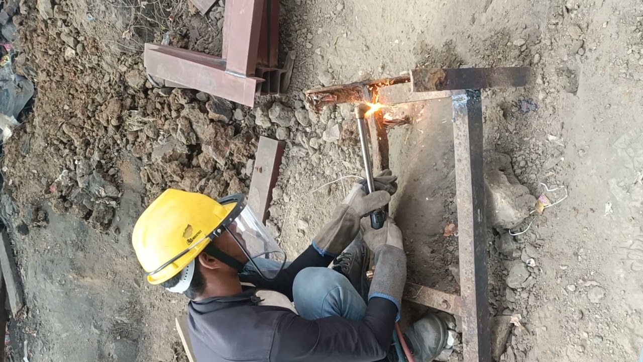 gas cutting working 