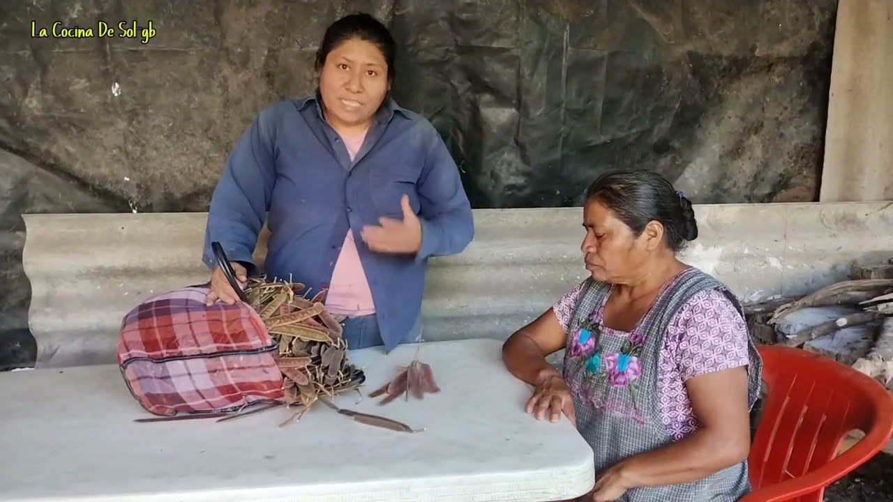 Con la Ayuda De Mamá Fui al campo a Cortar Unos Guajes para Comer