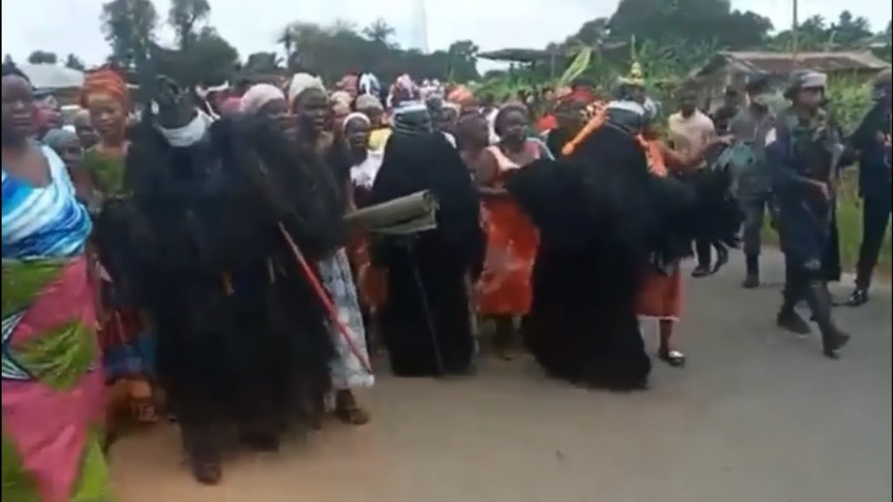 The Great Gola ZOES of Be’Sali come to greet the remains of Senator Lansannah, Bomi County, Liberia