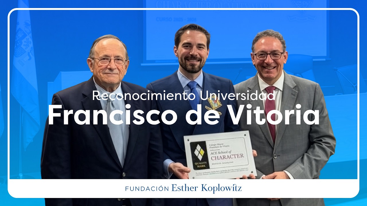 Entrega premio a Jose Carlos Villamuelas