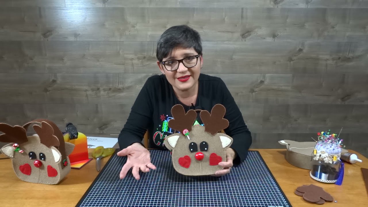 Bolsa navideña Reno en fieltro  Incluye moldes. Yasna Pino. Casa Puchinni.