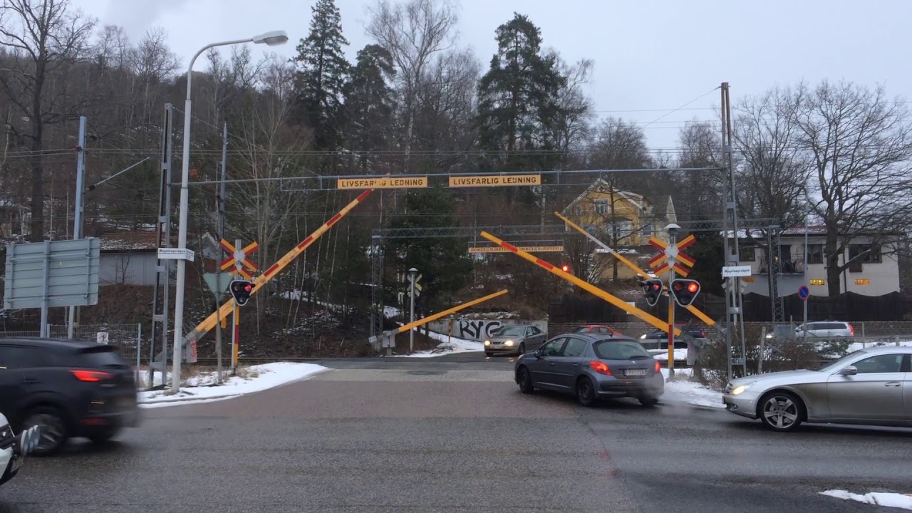 Järnvägsövergång Fagersjö (2018) / Swedish railroad crossing