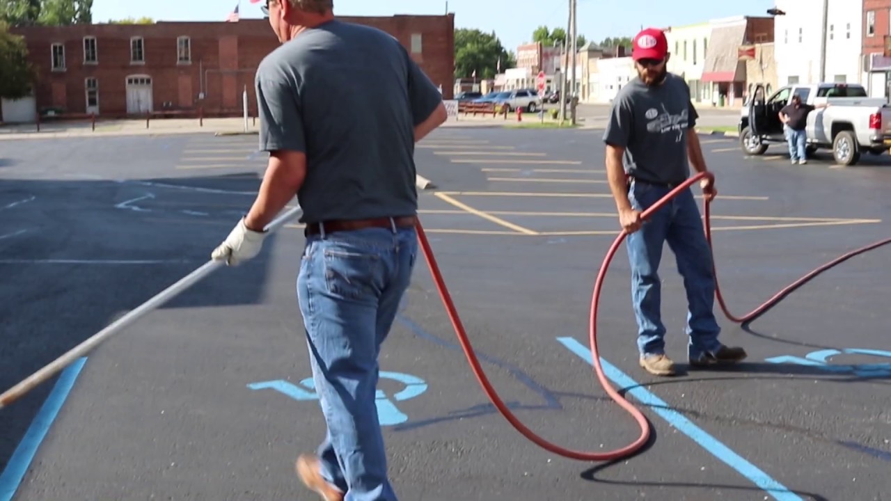 Seal-Rite Cutting In And Spraying Sealant HD