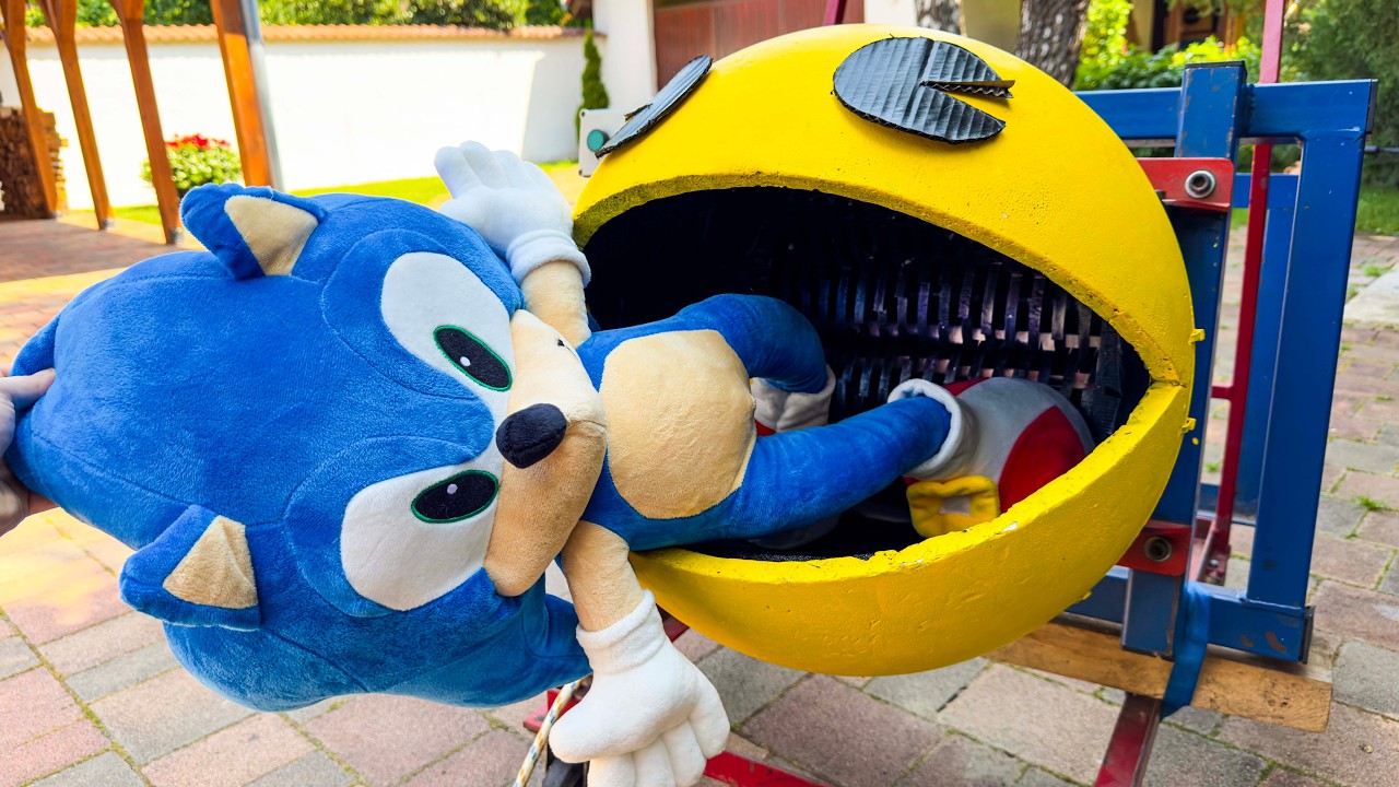Real Life PACMAN SHREDDER vs Giant SONIC