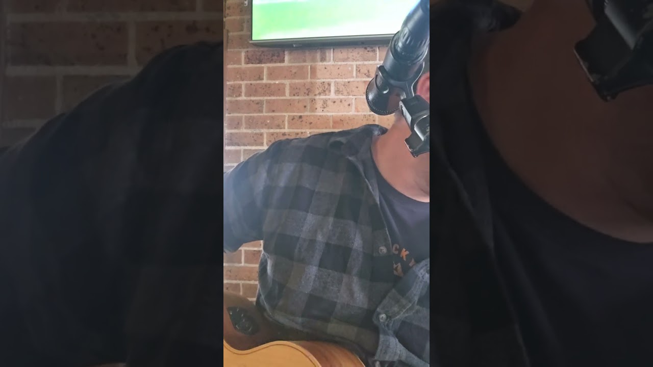 Last Night Acoustic Cover with Boss Looping pedal- Live at the Macquarie Inn Dubbo