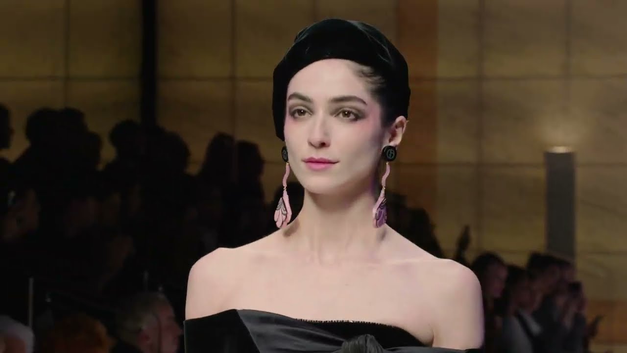 Giorgio Armani - 2023 Fall/Winter Womenswear Fashion Show - Cipria