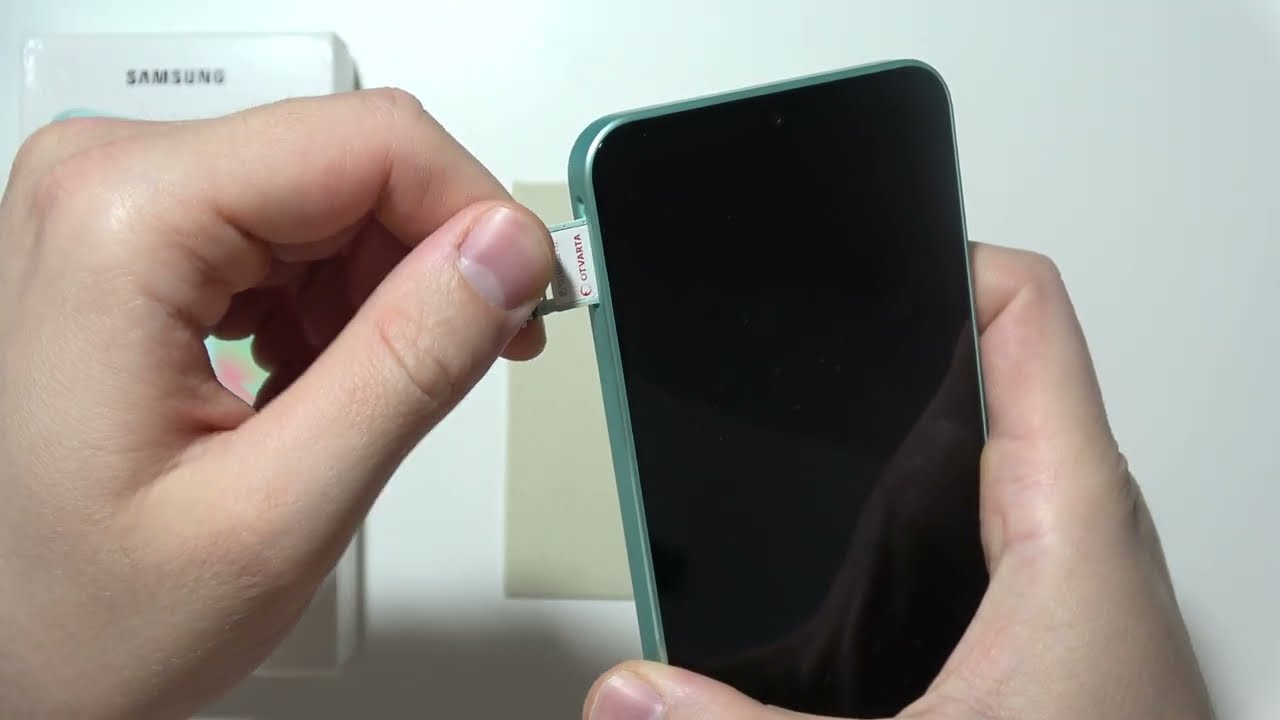 Samsung Galaxy A26 5G: Jak włożyć kartę SIM