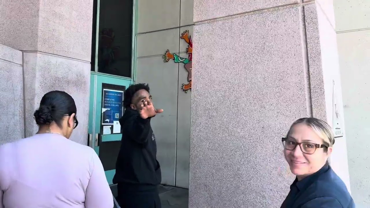 600 artist AOF NIINO turns himself for M”RD@R at 77 DIVISION! 