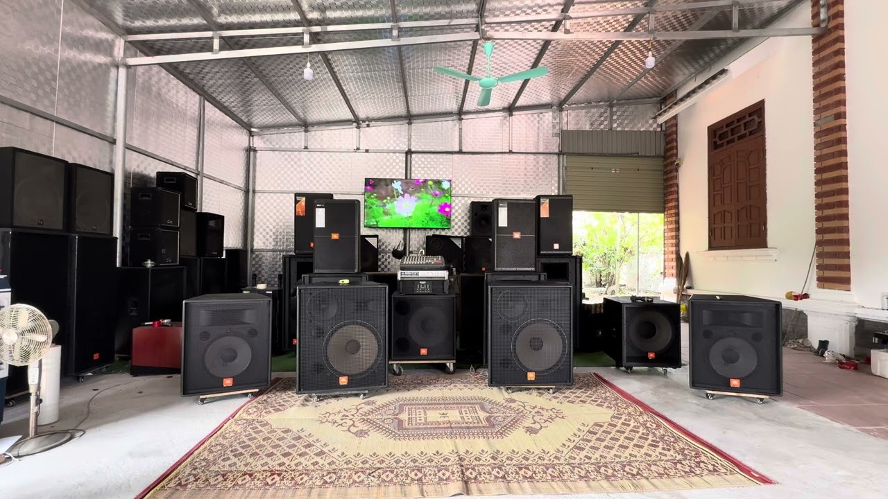 Đôi loa jbl 938 đẹp zin hết 26,5 triệu ace vào việc alo e 0982744181