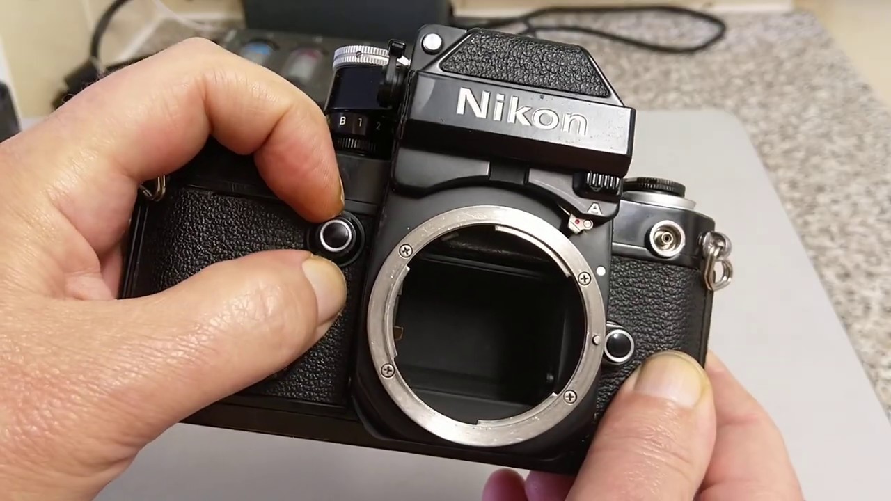 Nikon F2A Photomic, loading with film, Fujifilm C200