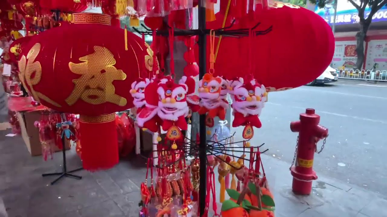 一线城市广州街景，临近春节，氛围拉满