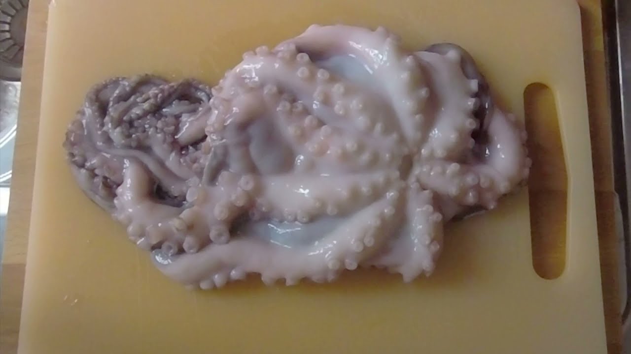 Come lessare il polpo senza acqua: il polpo cotto nell'acqua sua rimane morbido e saporito!