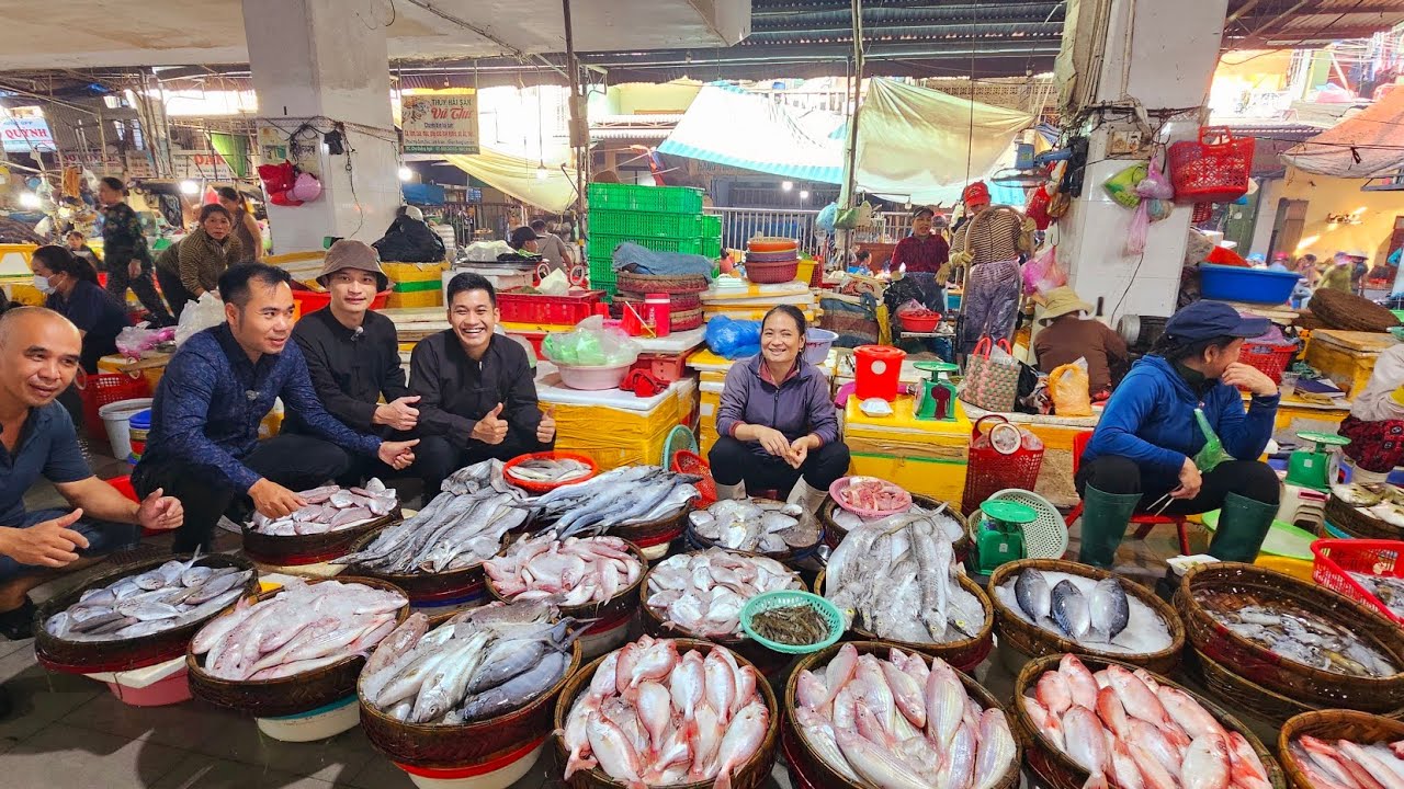 Xuyên Việt Chợ Hải Sản Quảng Ngãi Tân Gia Biệt Thự nhà Phạm Dũng Phan Diễm. Nguyễn Tất Thắng