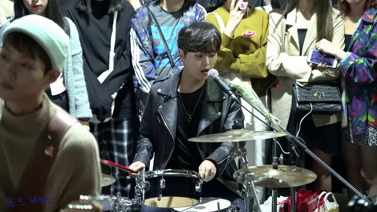 181008 The Rose (더로즈)  홍대 버스킹  Hongdae Busking - 베이비 Baby ( 하준 HaJoon Focus )
