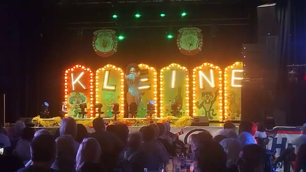 optreden les folles de gand op ledeberg karnaval weekend  DINA PRICE