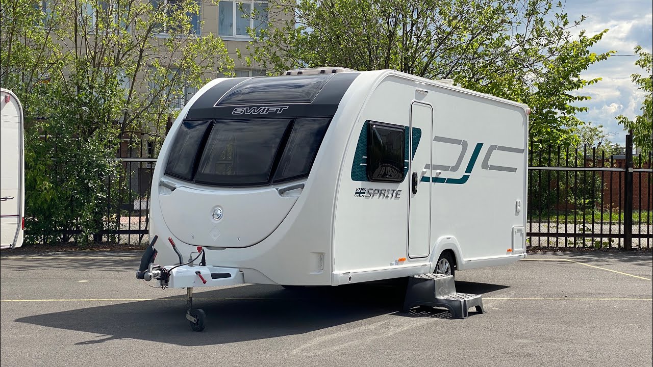 Обзор прицепа-дома, каравана из Англии Swift Sprite Alpine 4 2019 года выпуска