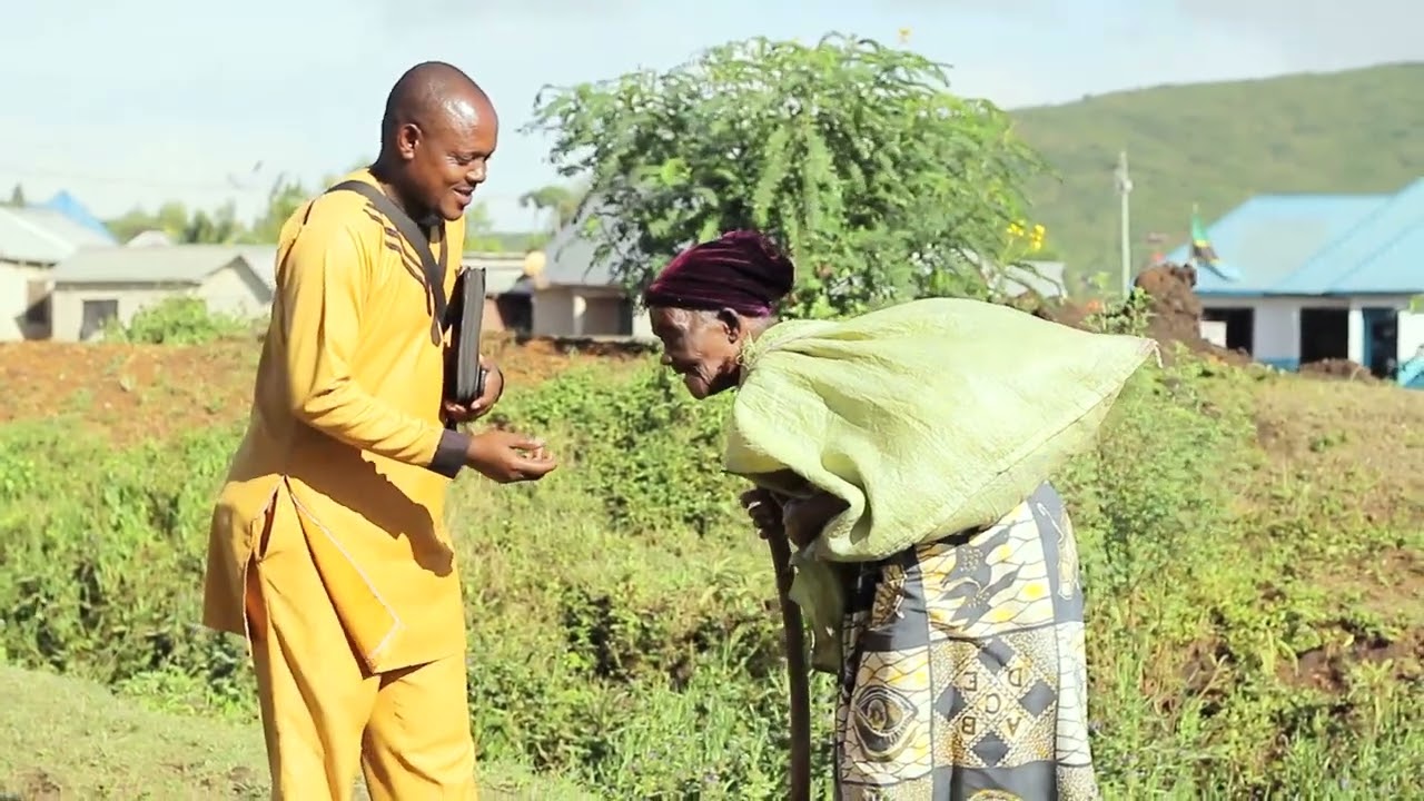 Kunguru Mwimbaji kamtazame tena yupo kazini kukuletea wimbo huu wa (Tamogota mosani wao Okoboko)