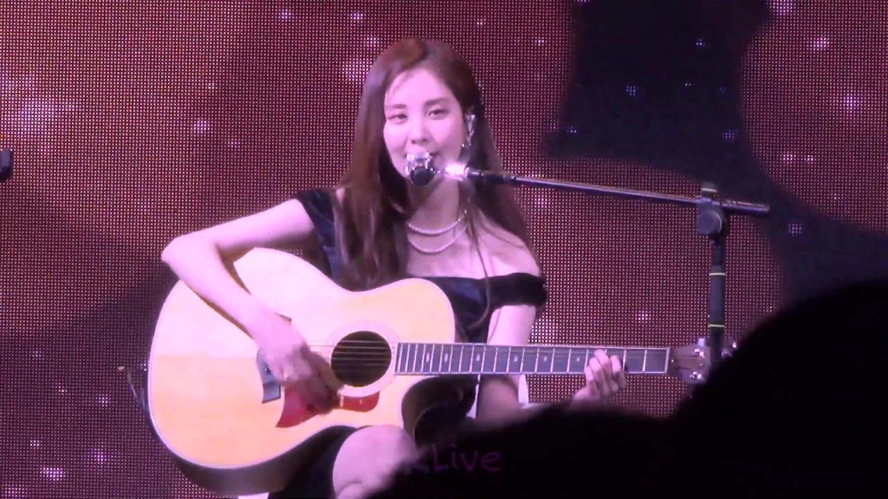 20190127 서현 (서주현) SeoHyun (SEO JU HYUN) Sing Chocolate and play guitar