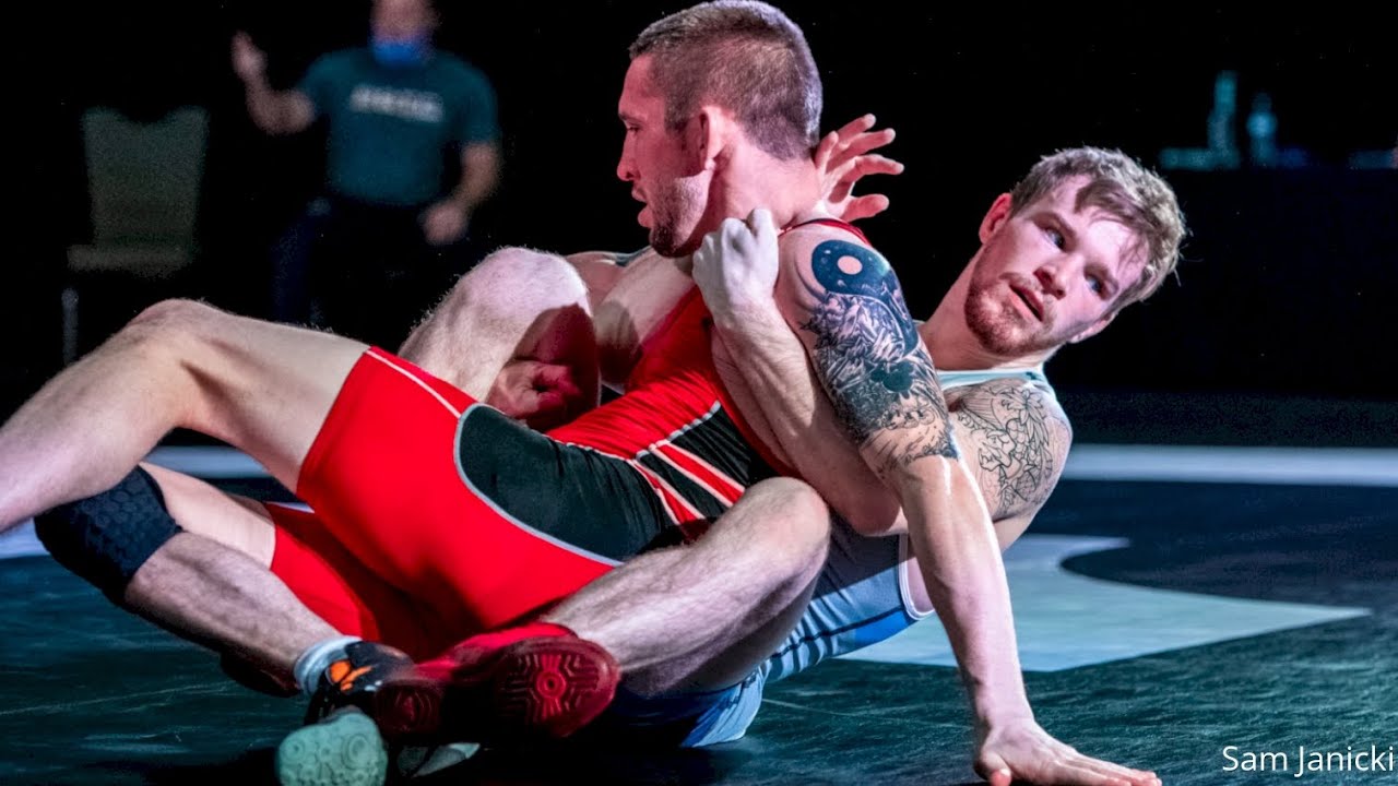 1st period tech fall?! Ethan Lizak vs. Matt McDonough was a quick one