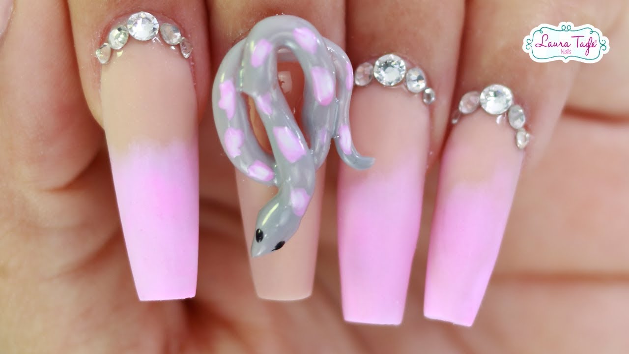 UÑAS DE SERPIENTE / EL REGRESO DE LAURA TAGLE :D