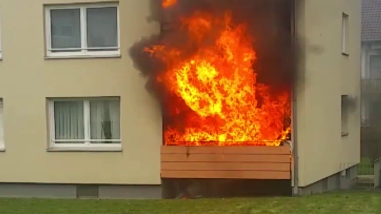 Feuer in Oberzwehren: Explosion auf Balkon